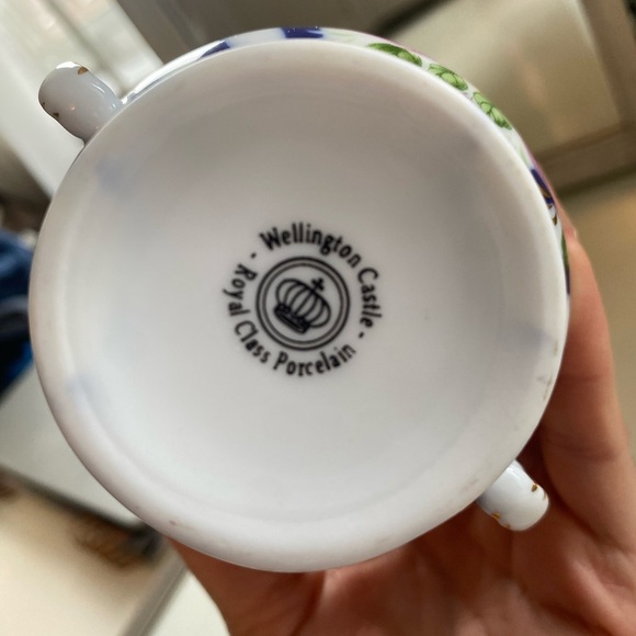 Wellington Castle Blue and White Striped Sugar Bowl with Floral Design - Picture 4 of 4